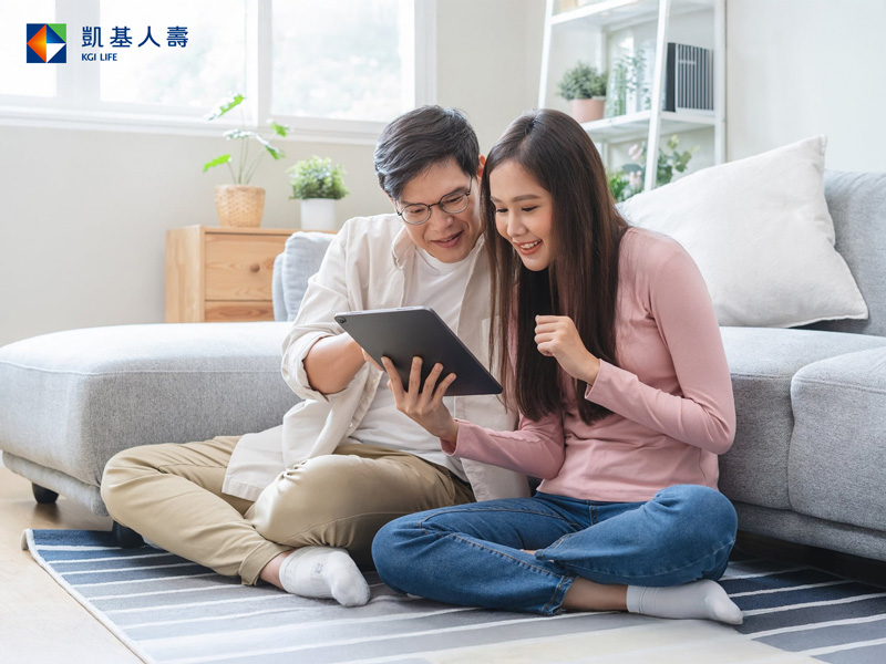 圖說：凱基人壽網路投保穩居前三名，其中年金險維持年度市占第一。凱基人壽建議民眾歲末年終進行保單健檢，並透過「凱基人壽網路投保專區」補強保障與風險韌性，完成投保並符合資格還有機會抽中價值新台幣15萬元的旅遊券或家電券。